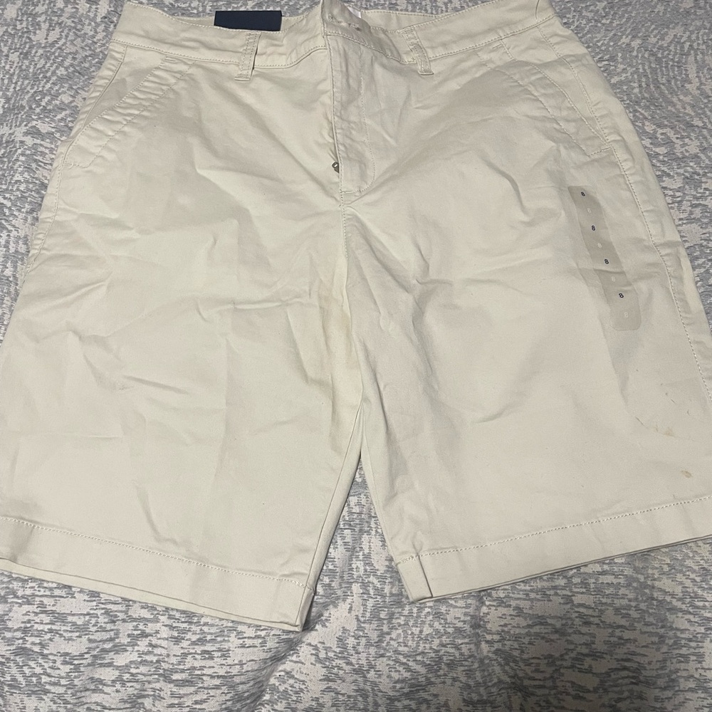 Women’s Classic Khaki Shorts